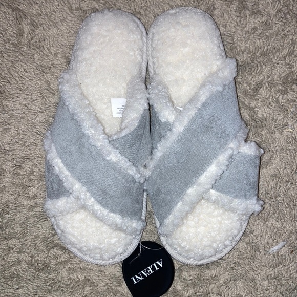 Slippers - Picture 1 of 1